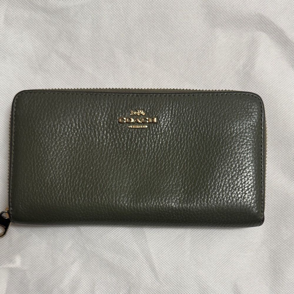 Coach Olive Leather Zip Wallet